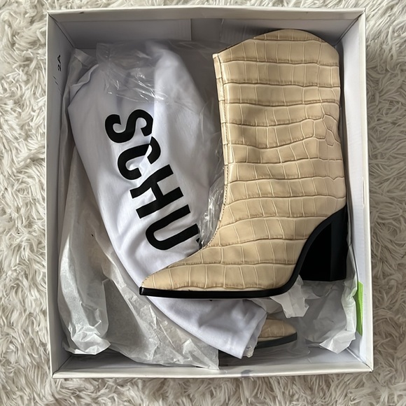 Schutz Maryana Block Crocodile-Embossed Leather Boot Size 7 NIB - Picture 3 of 4